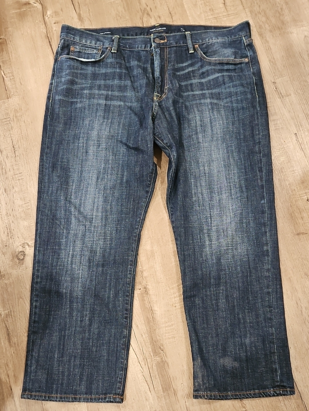 Lucky Brand Men’s Relaxed Jeans in Dark Blue Wash.  Size 42/30  Bin 15